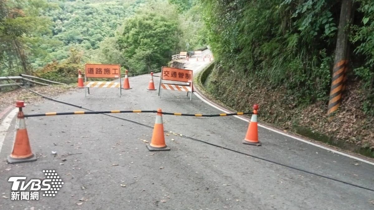 桃源區台20臨105線7K+300 (梅山路段）路基下滑。（圖／TVBS）