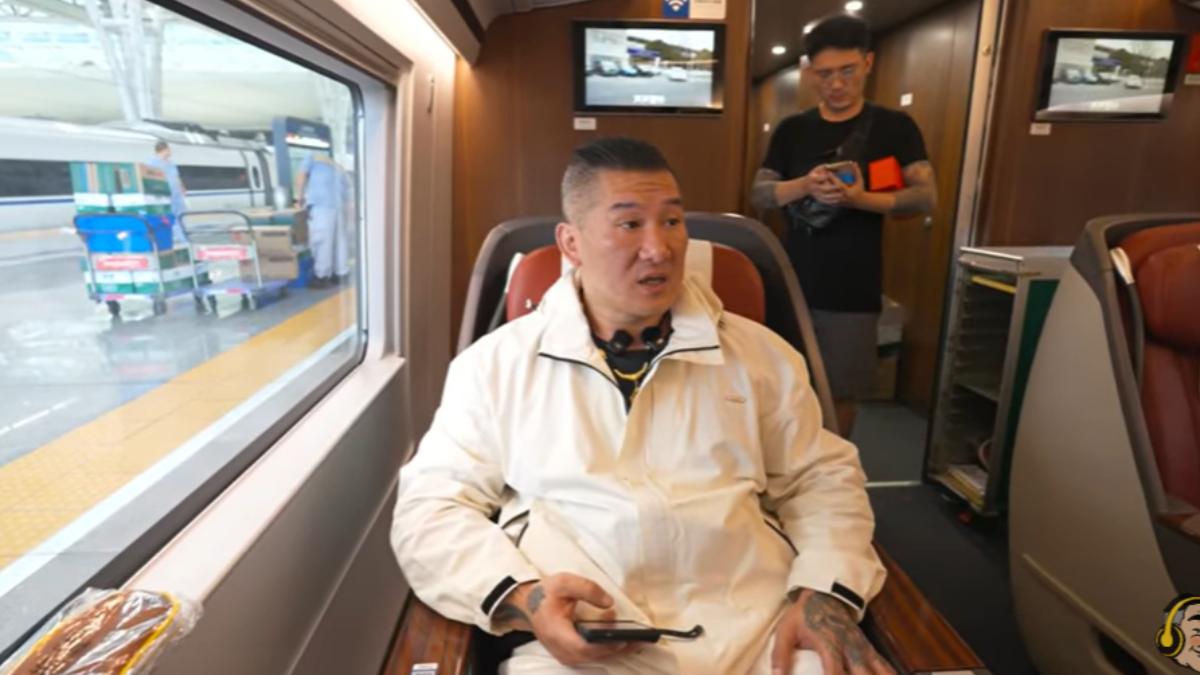 館長搭高鐵坐錯位。(圖／翻攝自館長惡名昭彰YT頻道）