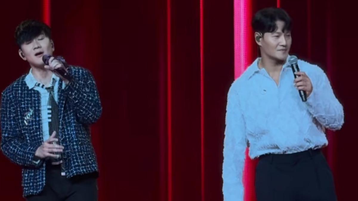 林俊傑和金鐘國合唱〈恨幸福來過〉。（圖／翻攝自小紅書）