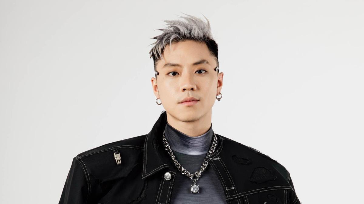 新加坡DJ WUKONG參與翻唱〈跳樓機〉。（圖／索尼音樂提供）