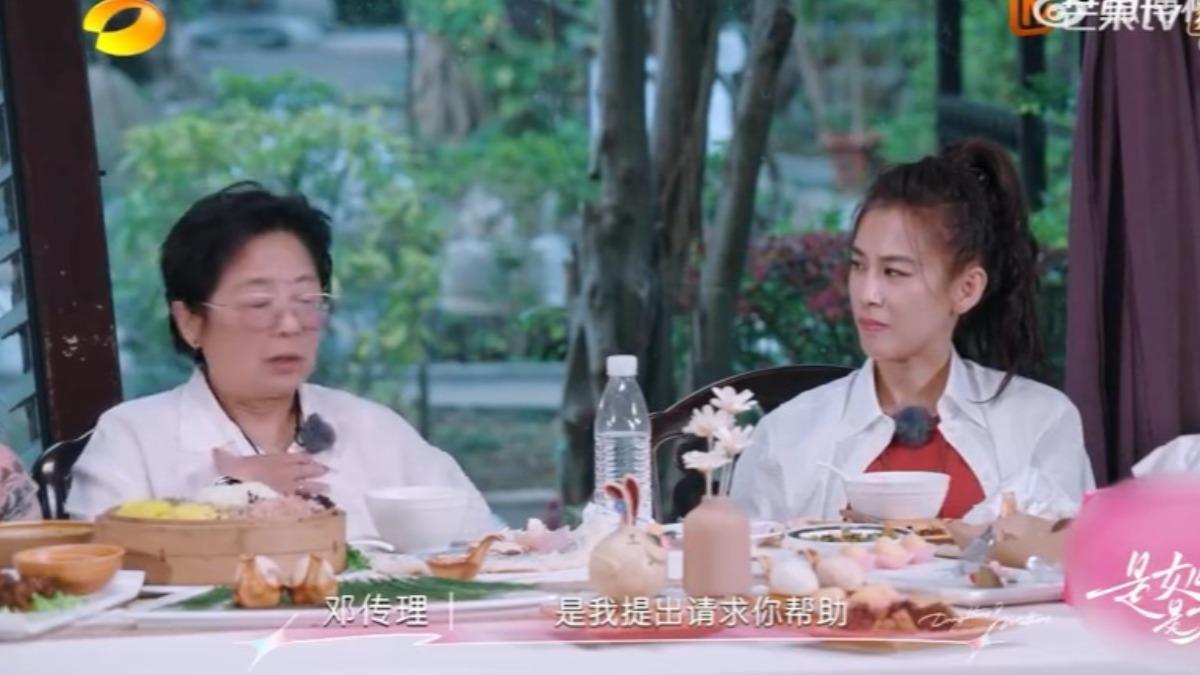 黃聖依日前帶媽媽上《是女兒是媽媽2》節目。（圖／翻攝自微博）