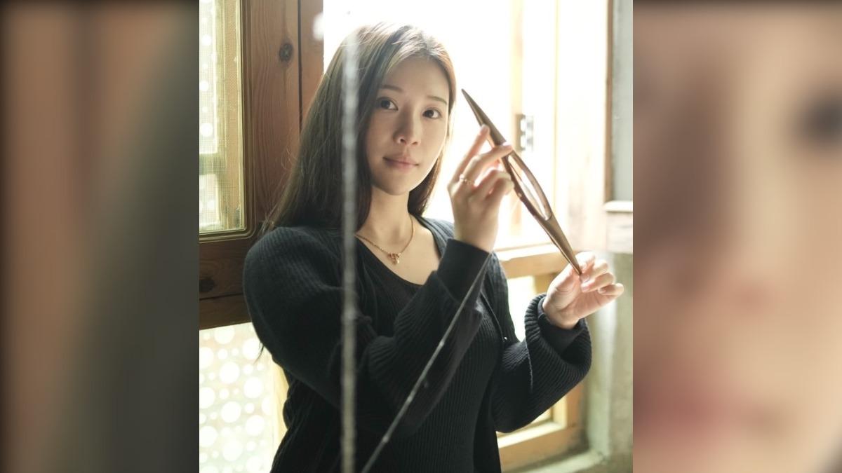 鄭家純討論館長。（圖／翻攝自臉書鄭家純）