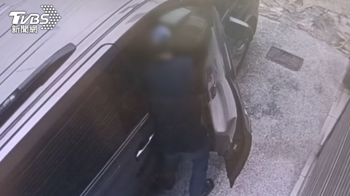 偷走1萬2全被拍！桃園男停車忘鎖門　竊賊360度無死角入鏡