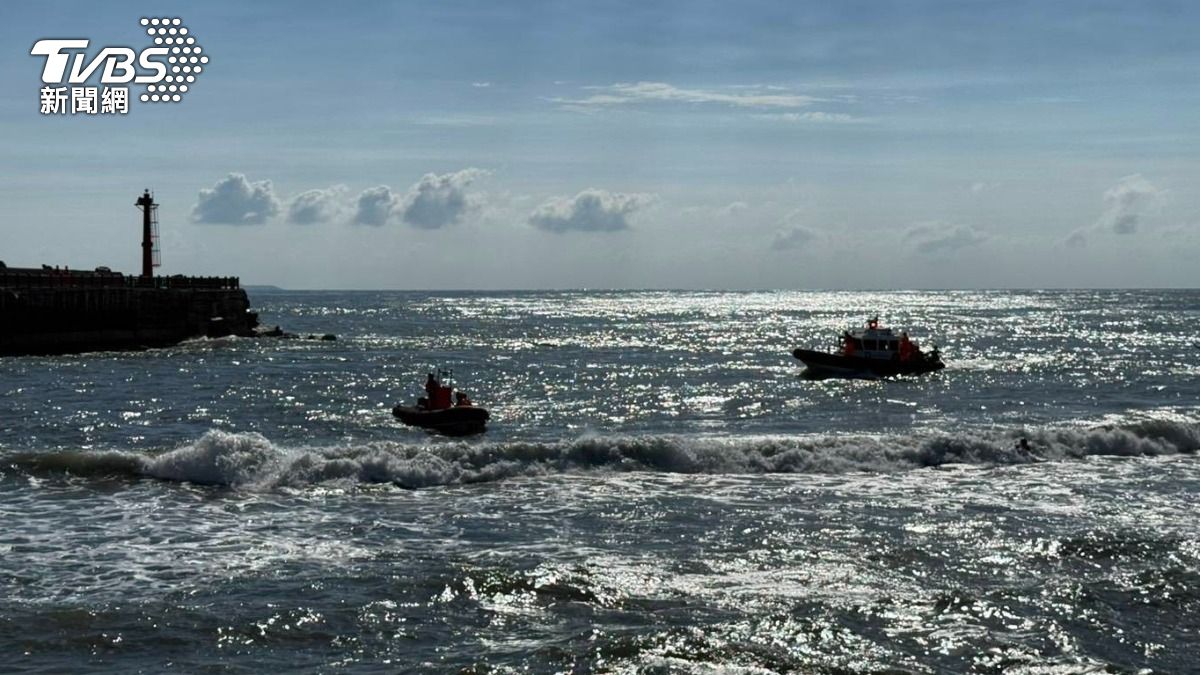 溺水民眾相約在枋寮晨泳會附近玩水。（圖／TVBS）