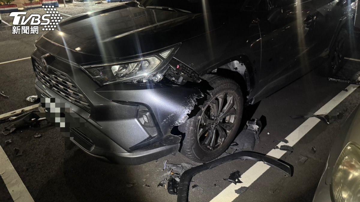 扯！狗咬汽車板金　車頭近「全毀」　車主恐求償無門