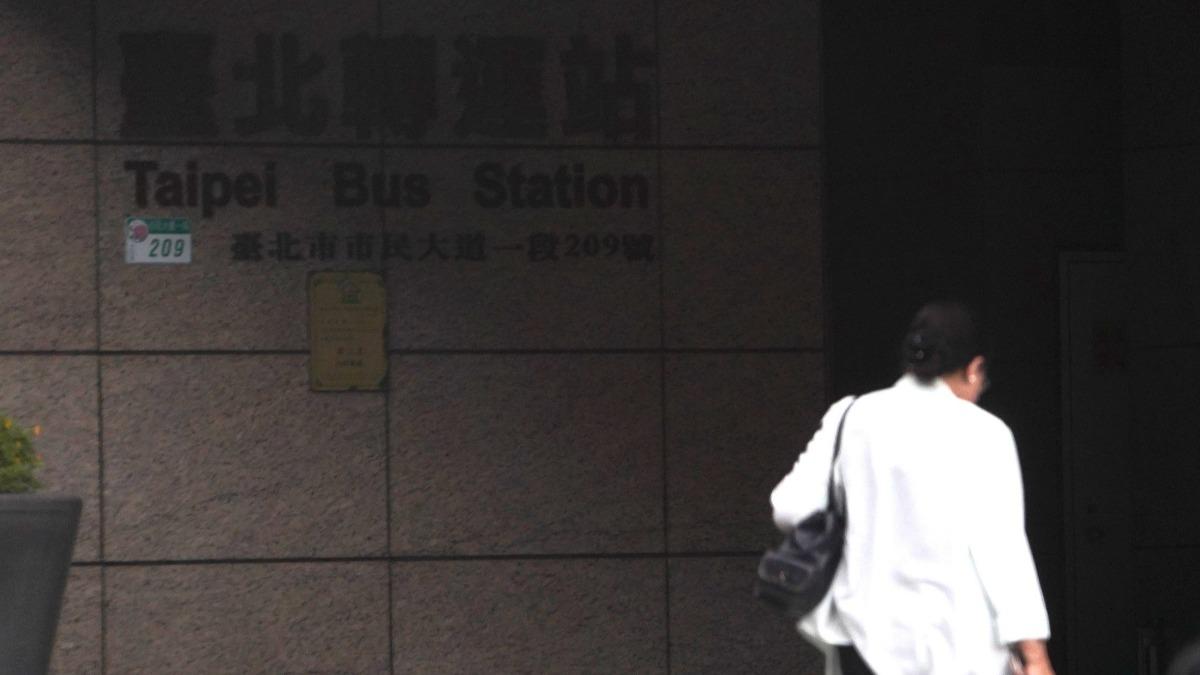民眾黨今（16）日爆料，田秋堇於5月9日未下班時間，搭乘公務車前往台北轉運站，質疑田的行為不當。（圖／民眾黨提供）