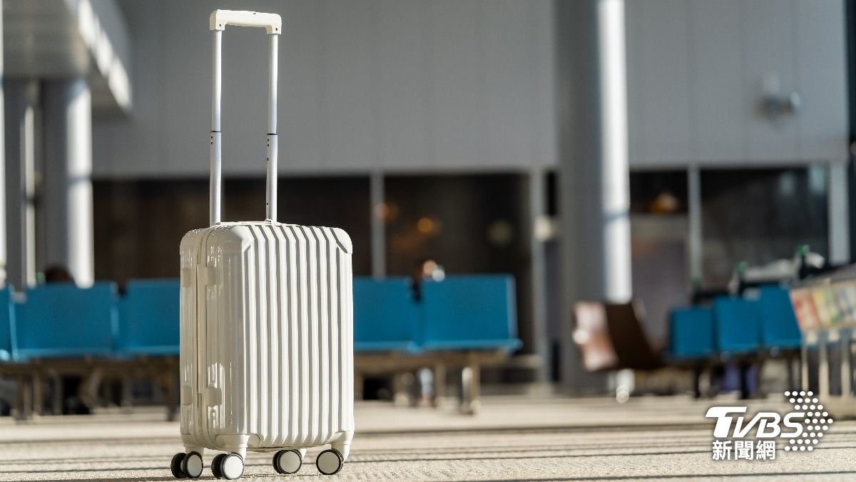 空服員認證，硬殼、4輪的行李箱最難用。（示意圖／達志影像shutterstock）