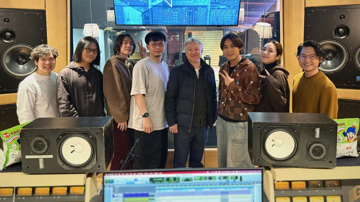 「靠五人」合體！五月天瑪莎驚喜現身艾比路錄音室。。（圖／相信音樂提供）