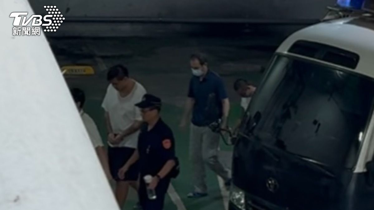 初文卿（深藍上衣者）。（圖／潘千詩攝）