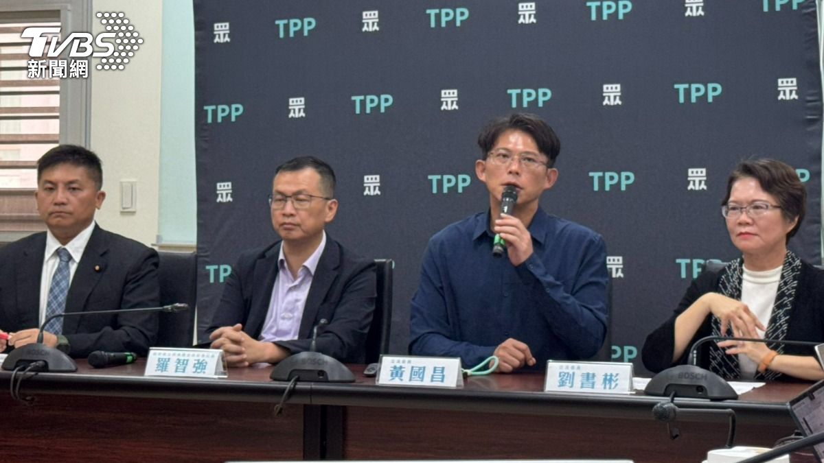 藍白立委今天上午聯合舉辦「在野集結：掌握憲改時刻 廢除酬庸監院」記者會。（圖／劉庭宇攝）