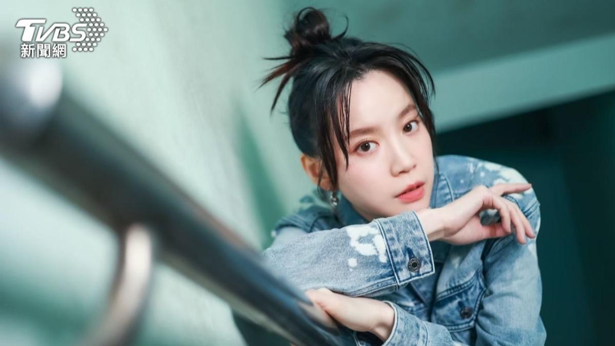 程予希近年積極投入藝術創作，並於今（2025）年第二次舉辦個人畫展。（圖／趙世平攝）