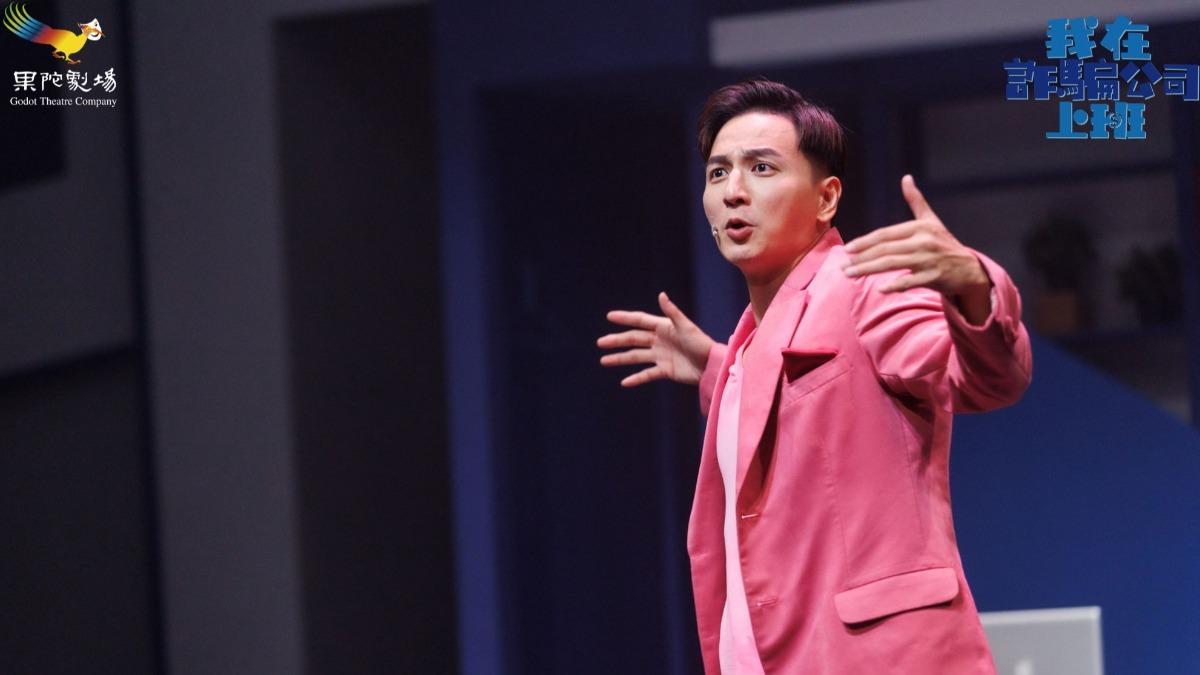 小煜連演兩齣音樂劇，角色切換到錯亂。（圖／果陀劇場提供）