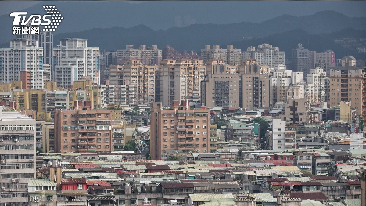 全台預售屋市場今年4月交易量大幅萎縮，4月六都一天都賣不到30戶。（圖／TVBS）
