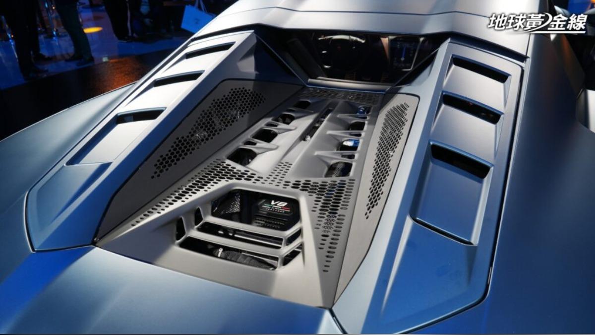 Lamborghini品牌最新超跑Temerario並未捨棄內燃機引擎，還打造出一套具備「萬轉」實力的全新V8雙渦輪油電動力。（圖／地球黃金線）