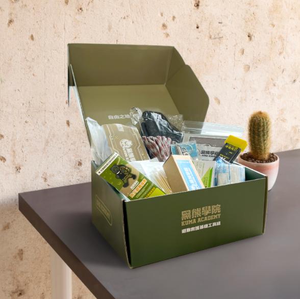 黑熊學院推出的防災包引起網友們討論。(圖/翻攝自黑熊學院官網)