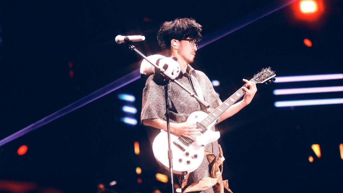 周傳雄努力調養身體，終於重回最愛的舞台。（圖／翻攝自周傳雄微博）