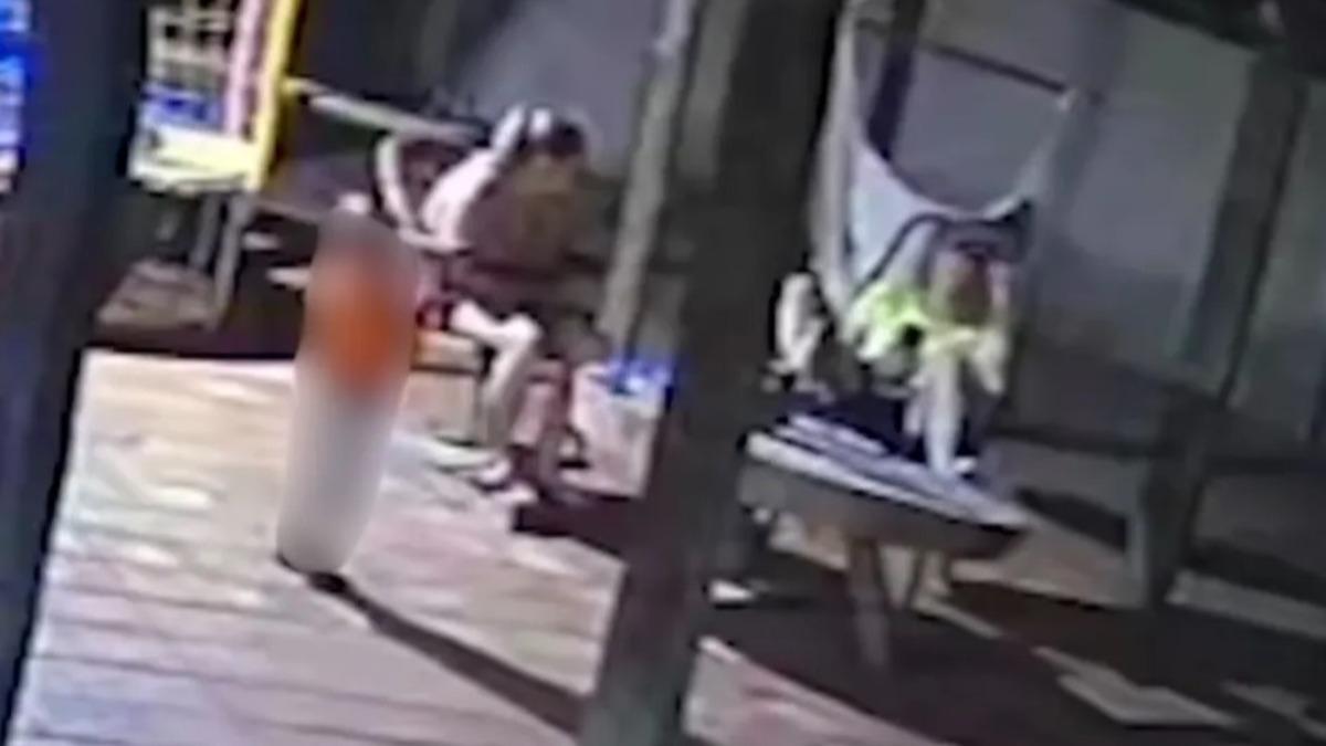 巴西有名男童拿父親的手槍把玩，沒想到誤觸板機、槍殺了母親。（圖／翻攝自X@ehtudopops）