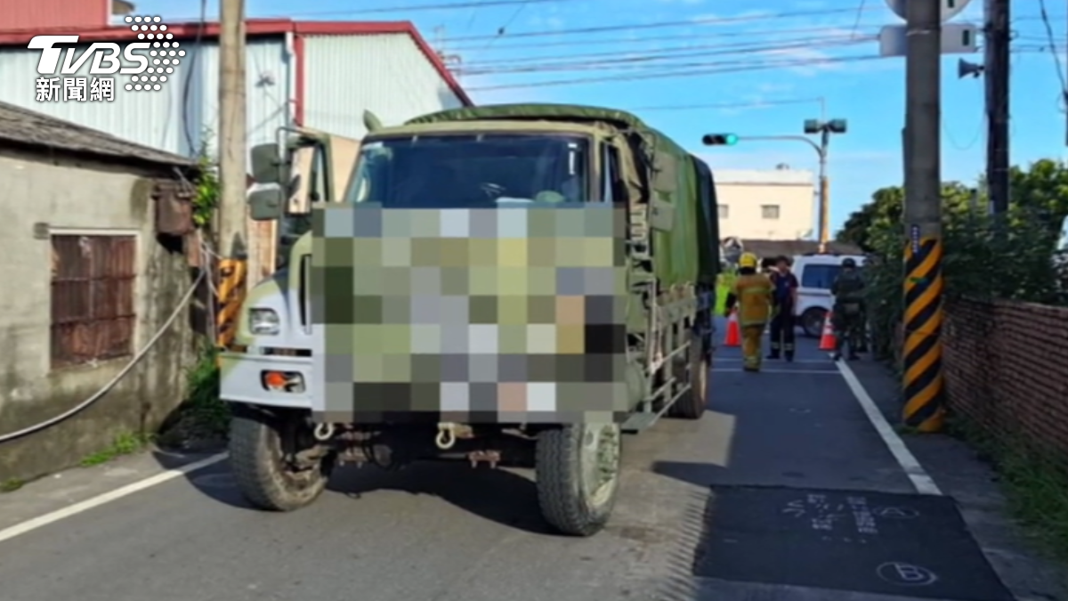 高雄軍卡右轉撞直行機車　8旬老夫婦天人永隔