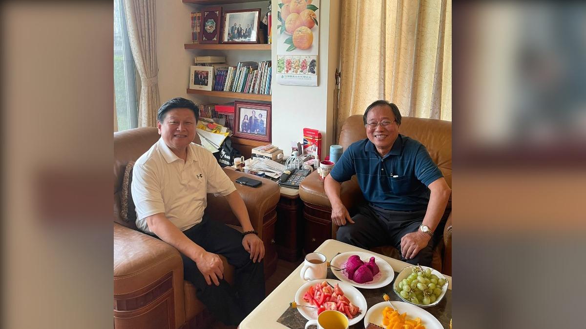 立法院國民黨團總召傅崐萁日前拜會軍公教反年改大將、全國公務人員協會前理事長李來希。（圖／翻攝自李來希臉書）
