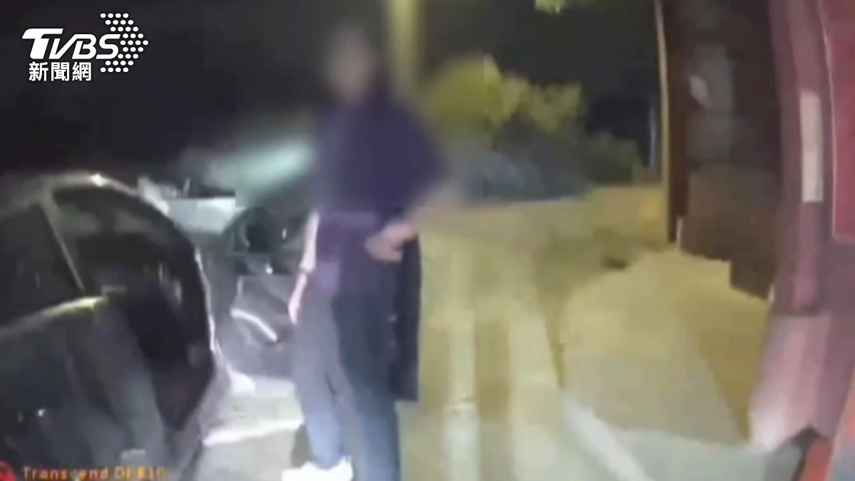 男子稱被女友開車拖行,導致全身傷。(圖/TVBS)