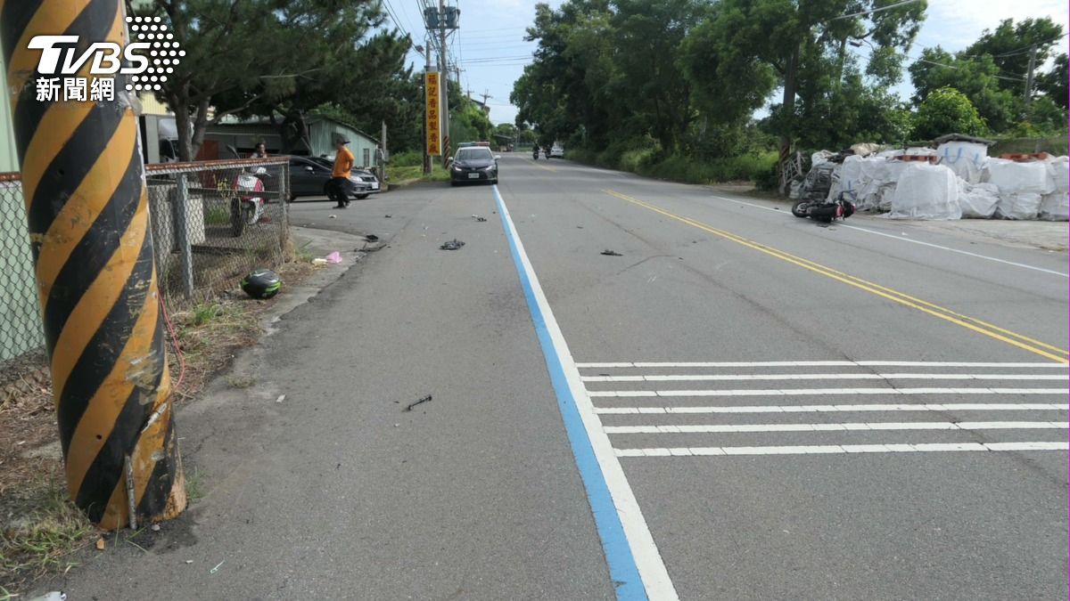 現場車殼零件噴飛。(圖/TVBS)