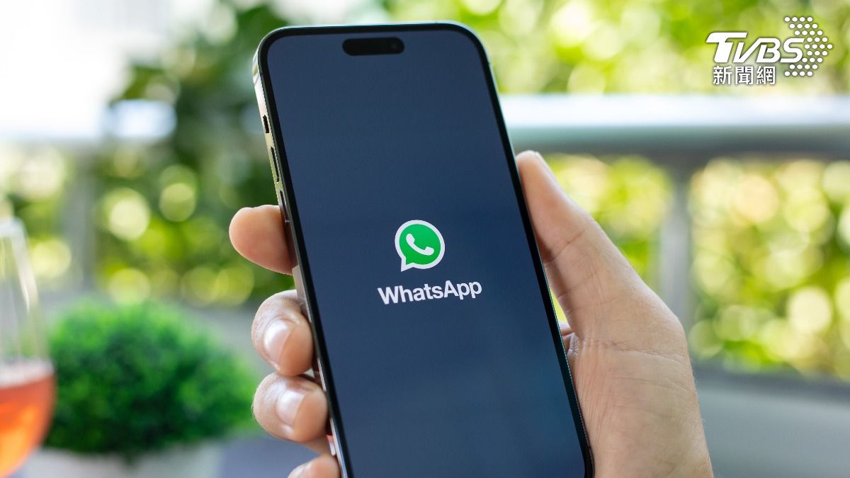 伊朗當局已禁官員用手機，並敦促民眾刪除WhatsApp。(示意圖／shutterstock 達志影像)