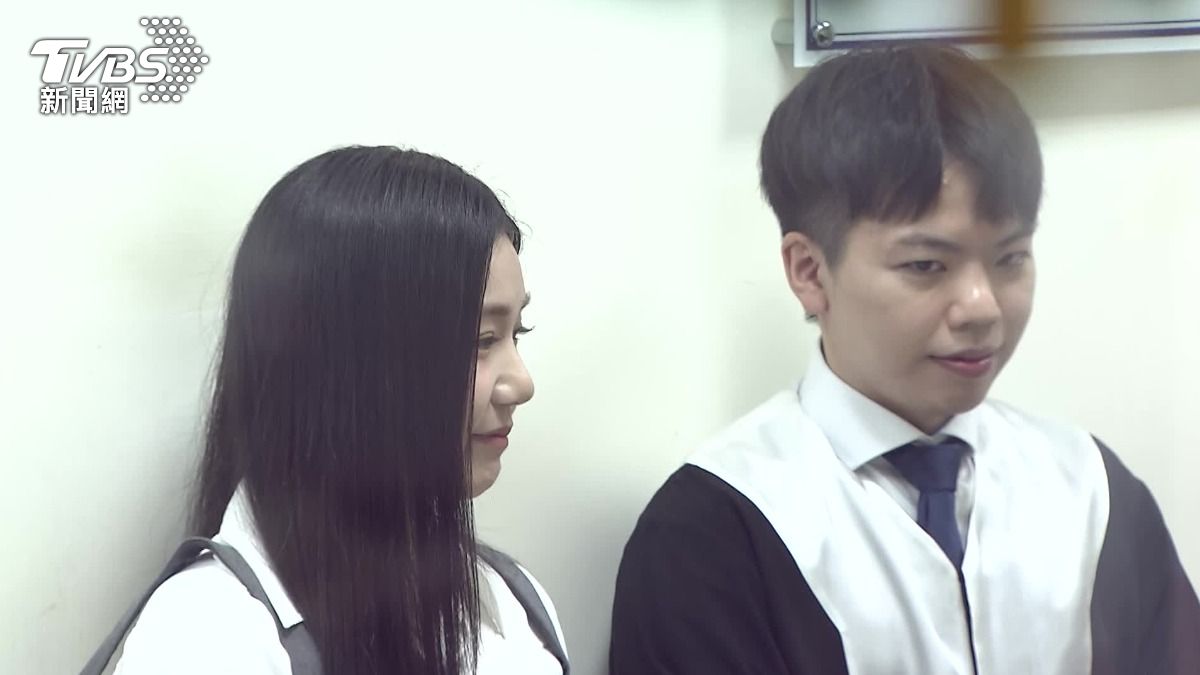 家寧與律師。（圖／TVBS）