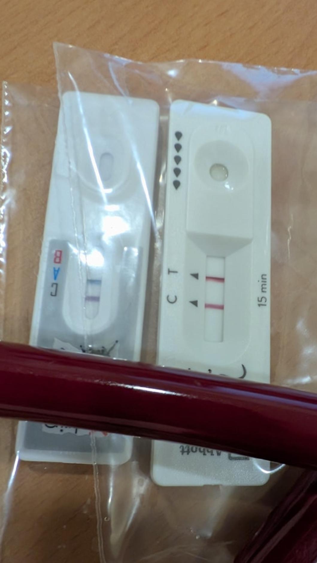 基層醫師示警,新冠疫情仍不少千萬不可輕忽。(圖/翻攝自臉書張容毓親子診所)