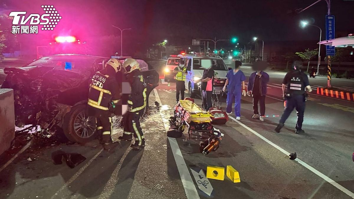 台中市龍井區昨（18）日晚間發生一起死亡車禍。（圖／TVBS）