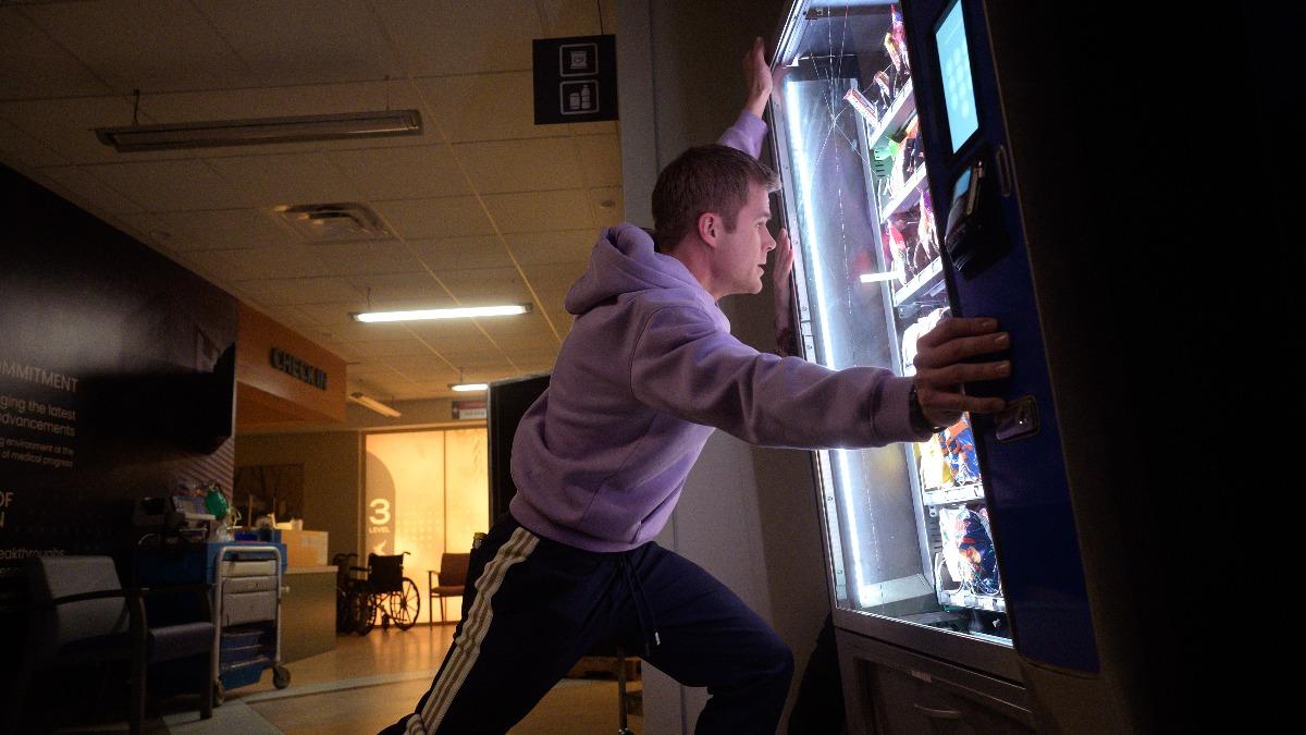 導演為了激發創意，將前五集的所有死法詳細整理成表格分析。（圖／CATCHPLAY+提供）