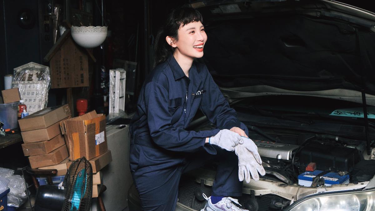 魏如萱飾演修車店老闆。（圖／台視提供）
