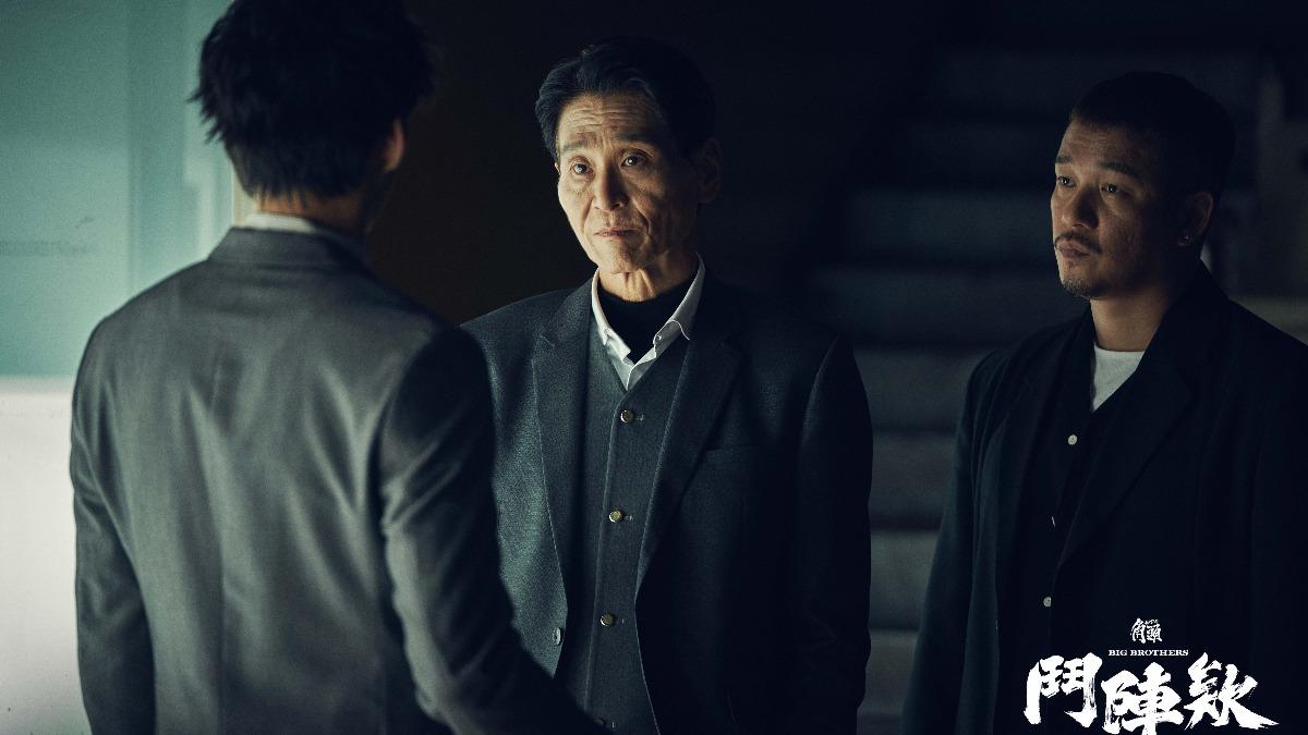 喜翔飾演的「東門幫」喜爺不放棄都更大餅，對其他人的地盤虎視眈眈。（圖／曼尼娛樂提供）