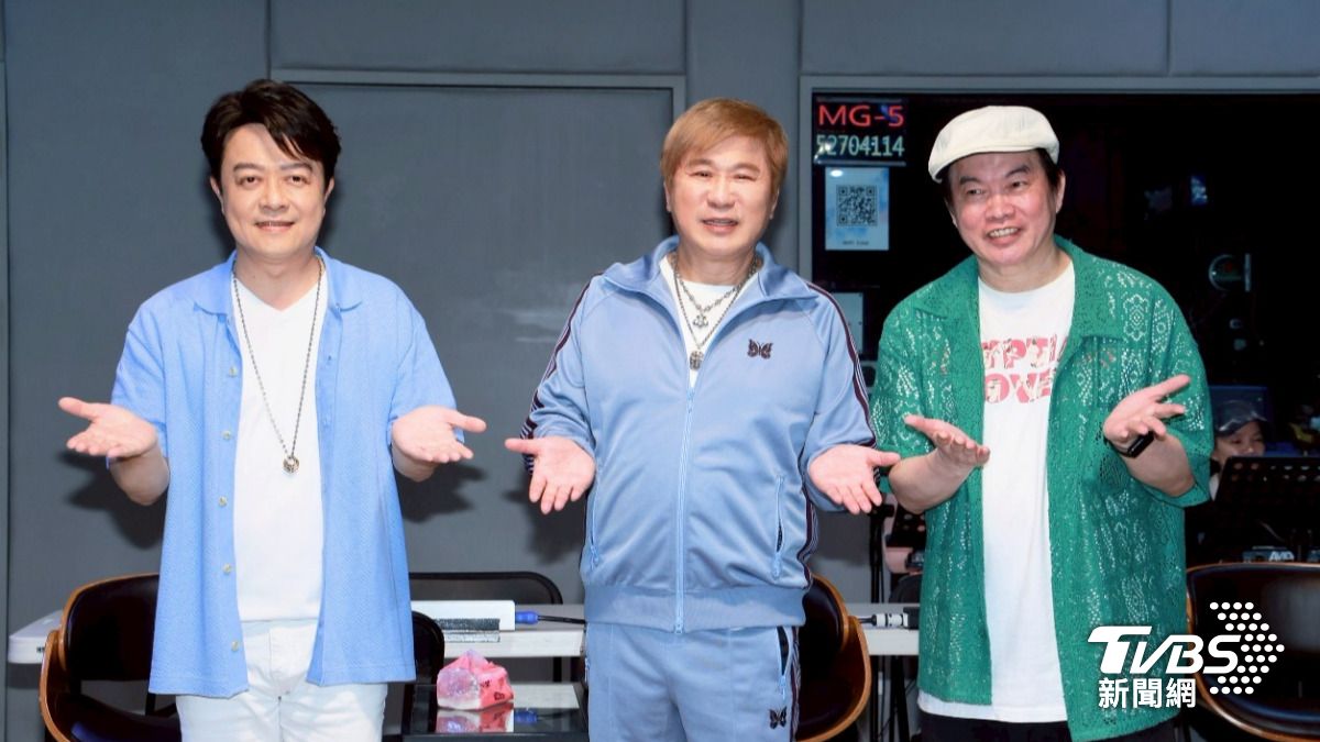 康康（右起）、胡瓜以及翁立友為演唱會進行彩排。（圖／趙世平攝）
