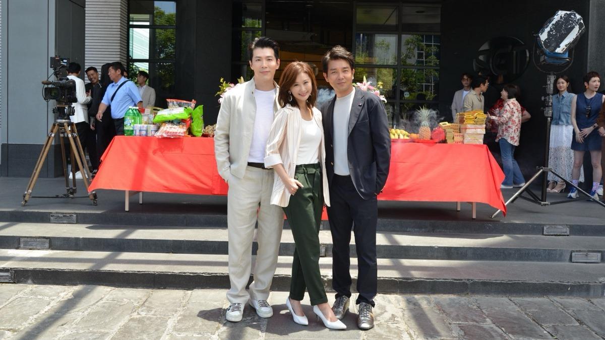 謝承均（左起）、黃少祺、陳珮騏出席《百味人生》開鏡。（圖／三立提供）