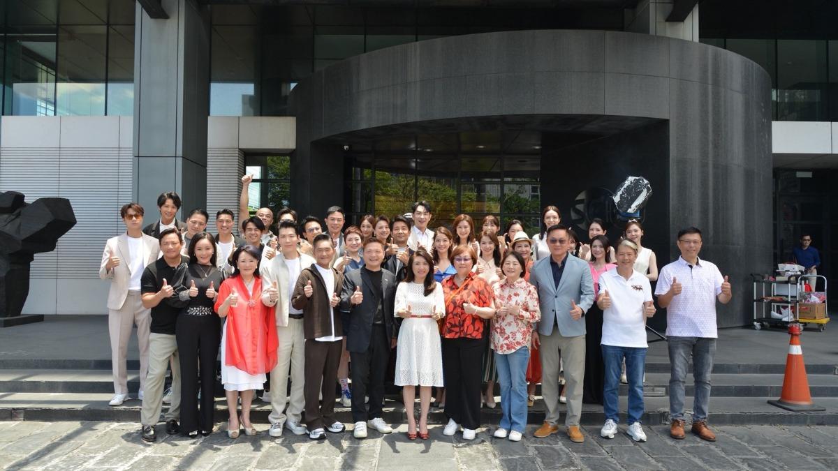 《百味人生》隆重開鏡，主演群齊聚一堂。（圖／三立提供）