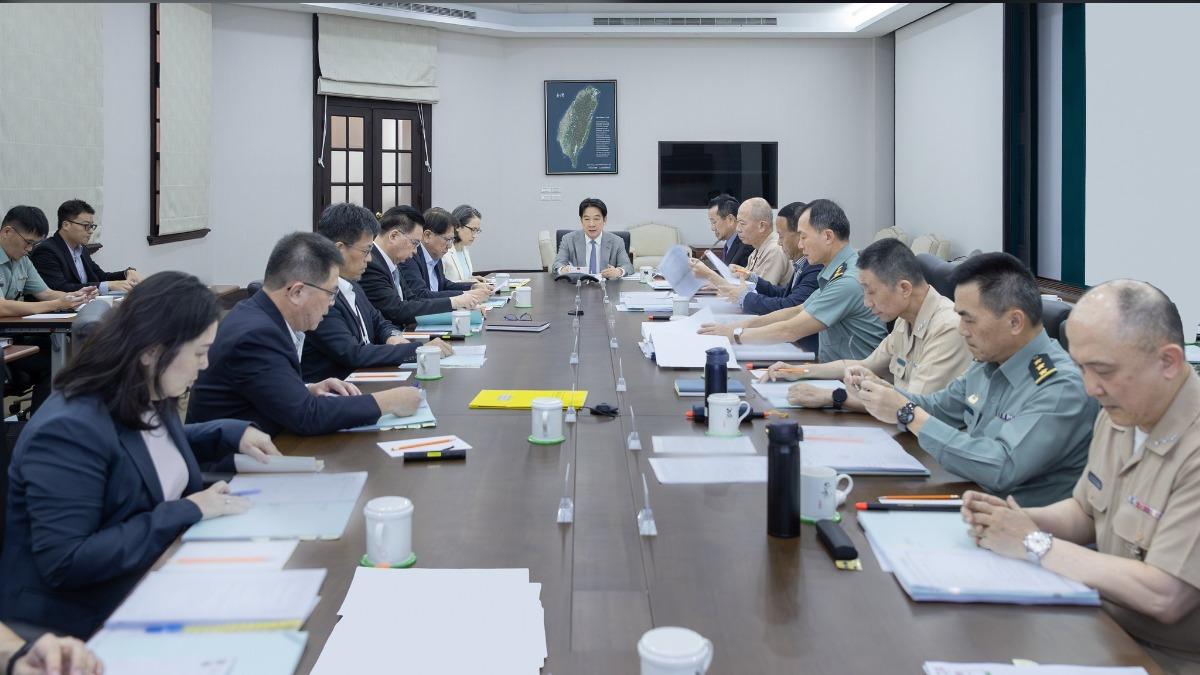 賴清德於軍事會談中下令緊盯中東、中共雙航母行動。（圖／總統府提供）