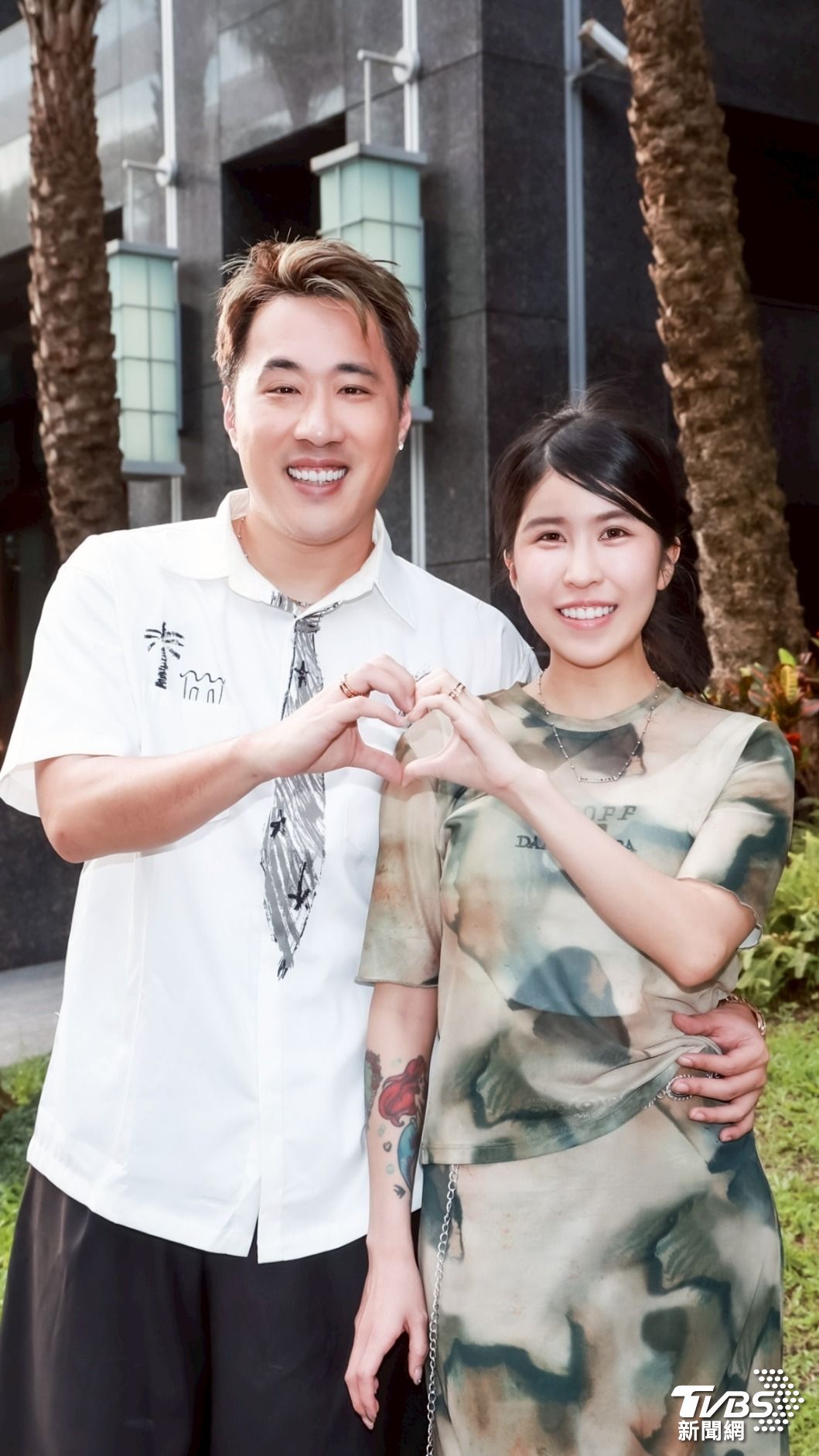 余祥銓和柔柔夫妻檔一同錄製《11點熱吵店》。(圖/趙世平攝)