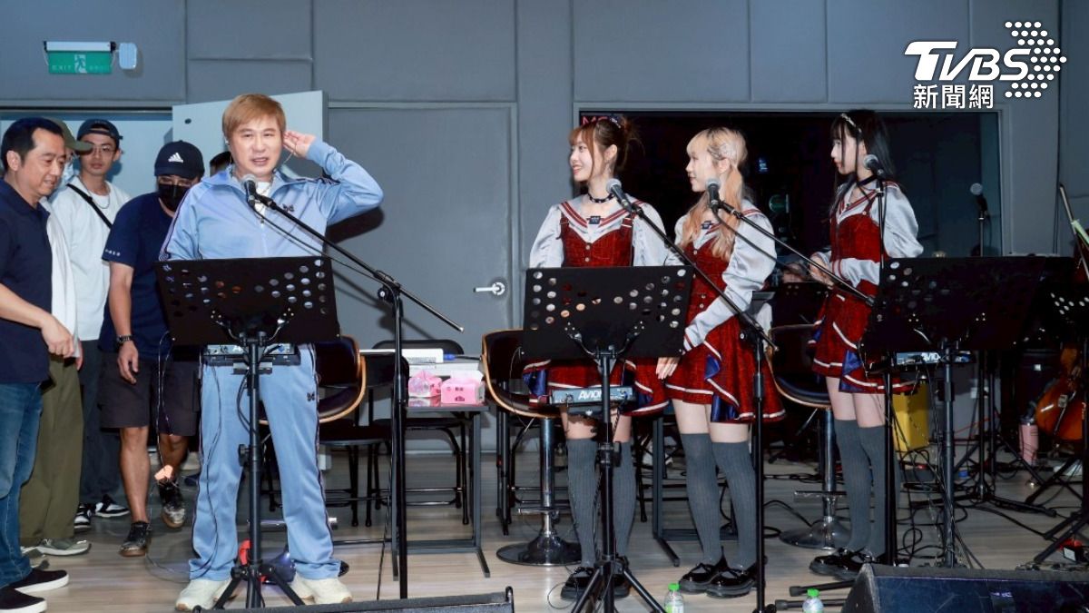 胡瓜帶著AKB48 Team TP成員一起彩排。（圖／趙世平攝）