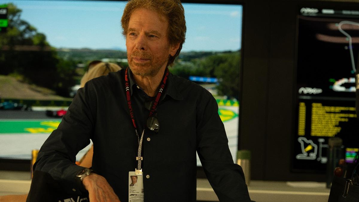 億萬製片傑瑞布魯克海默帶來新片《F1電影》。（圖／華納兄弟影業提供）