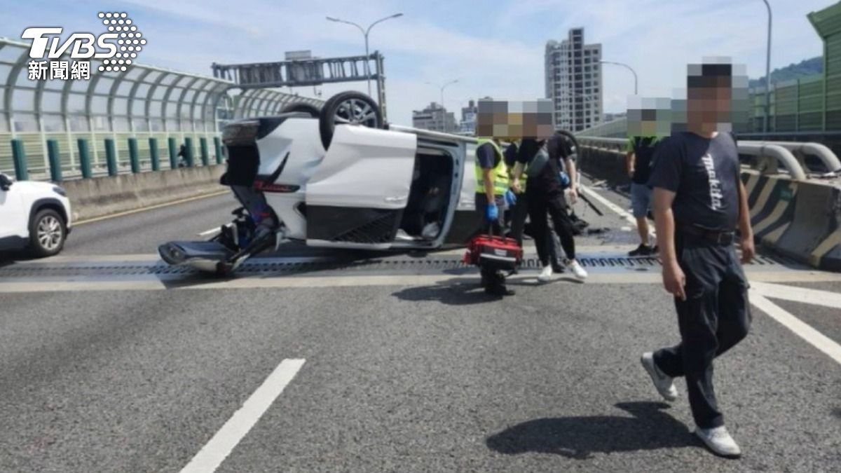 所幸無波及用路人安危。（圖／TVBS）