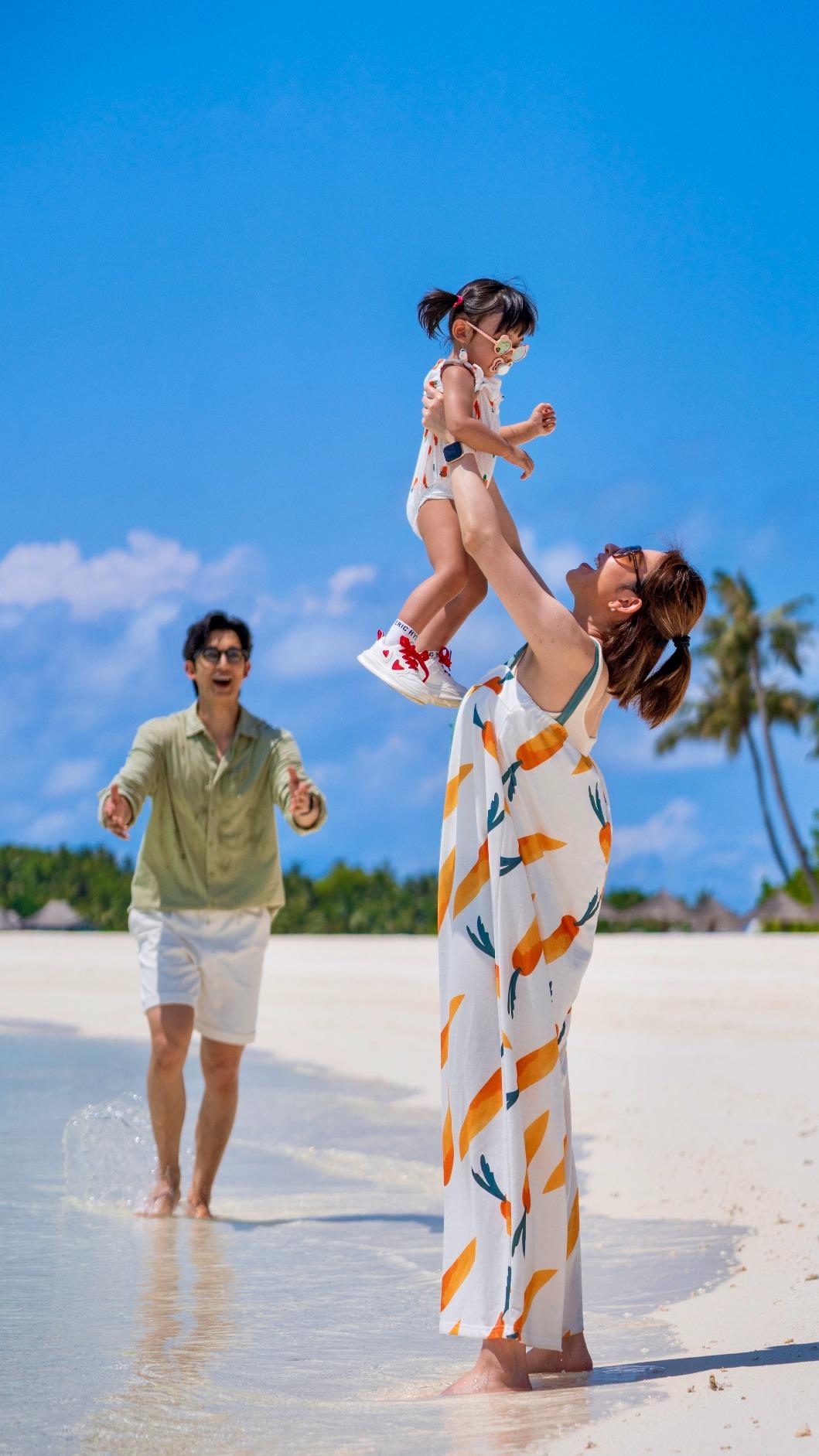 許維恩（右）當年就是在馬爾地夫懷上女兒。（圖／維恩原創提供）