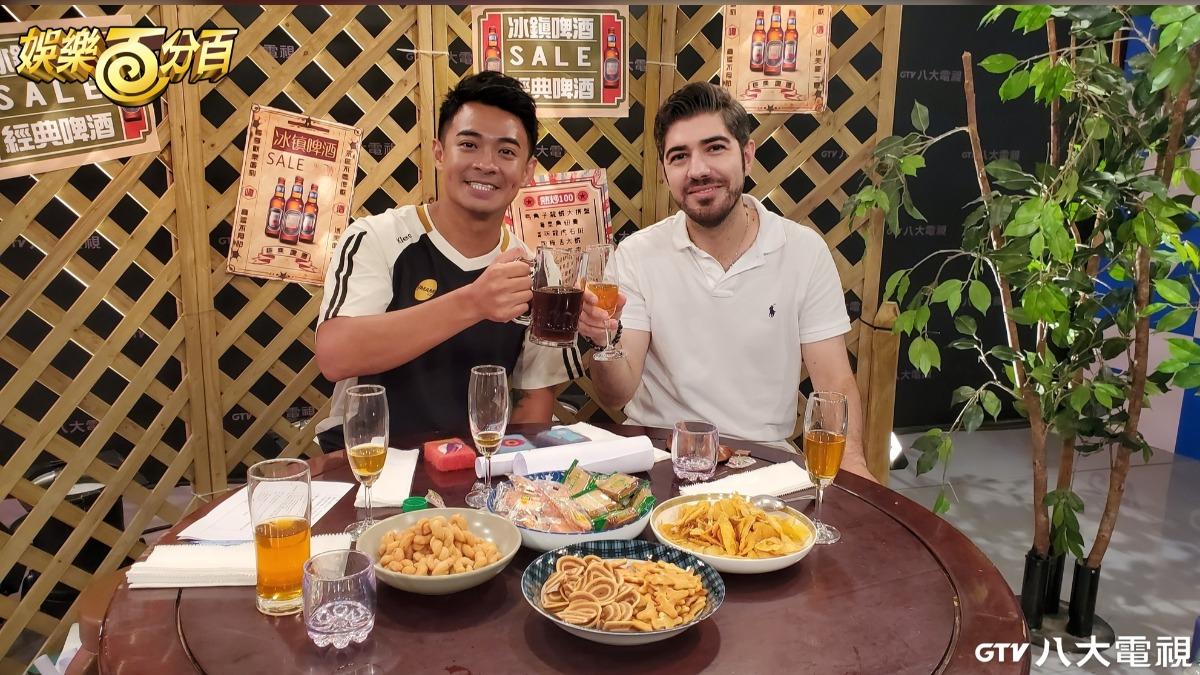 融融（左）和土耳其外景搭檔圖佳分享旅程趣事。(圖／八大提供）