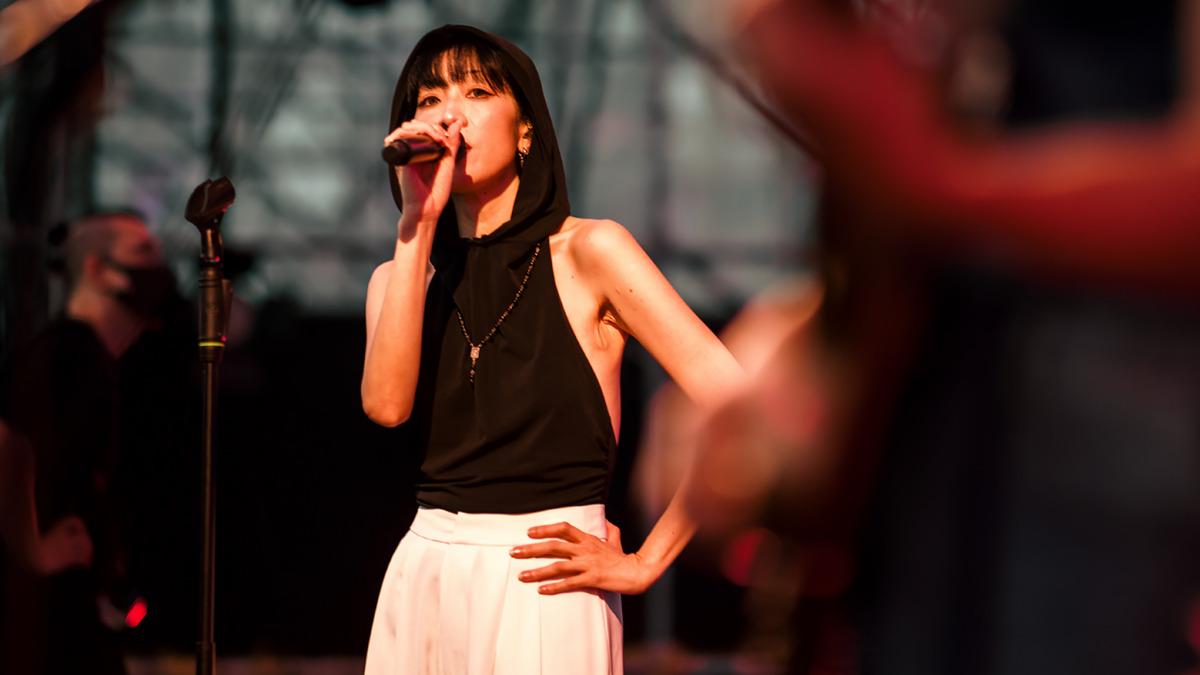 陳珊妮擔任第3屆浪潮音樂大賞最佳男歌手頒獎人。（圖／翻攝自陳珊妮臉書）