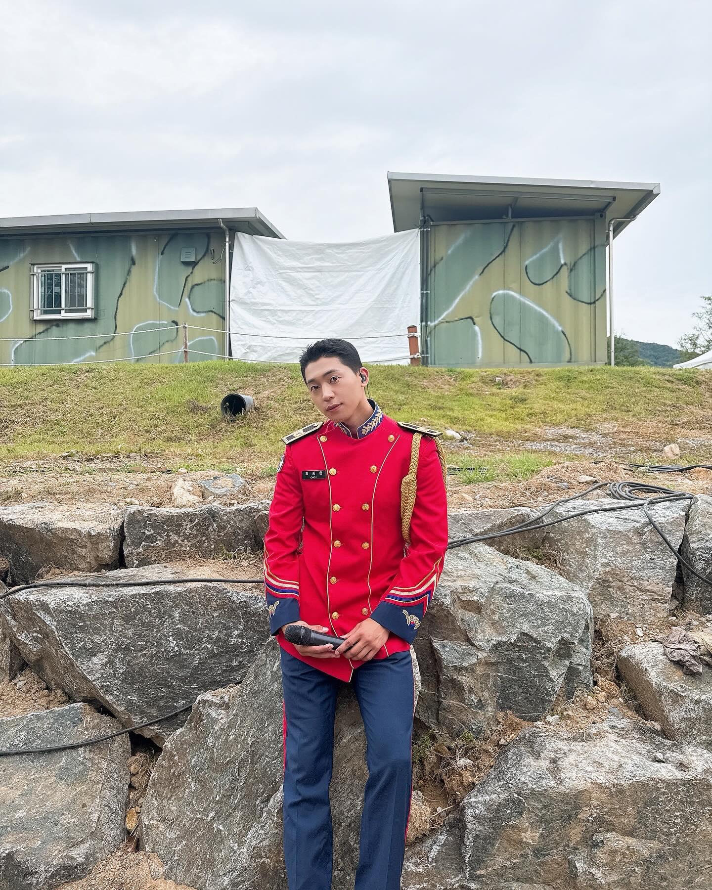 一個月前創造才剛結束軍旅生活。(圖/翻攝自t.changjo IG)