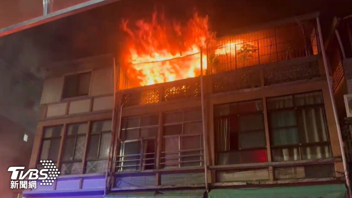 高雄透天厝全面燃燒　父抱4歲童逃生卻「墜樓」送醫搶救