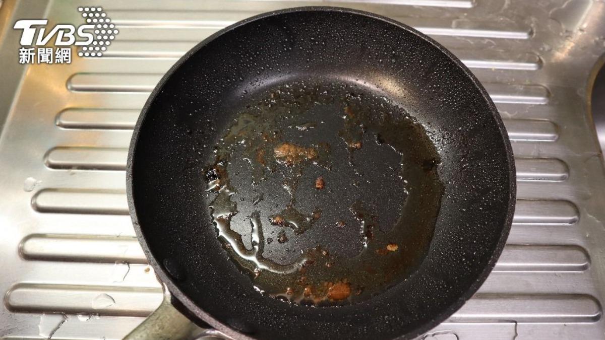 不少民眾會使用不沾鍋來烹調食物。（示意圖／shutterstock達志影像）