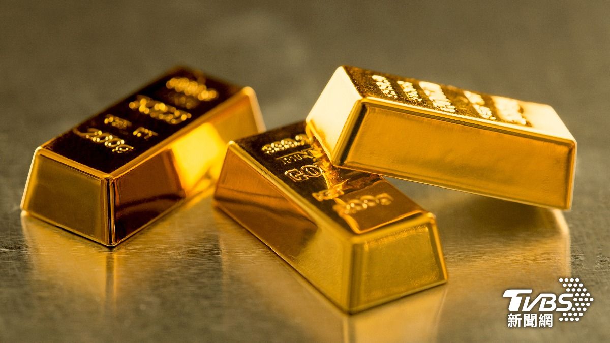 黃金價格近一週下跌1.8％，專家預估將退回每盎司3,250美元左右的價位。（示意圖／達志影像shutterstock）