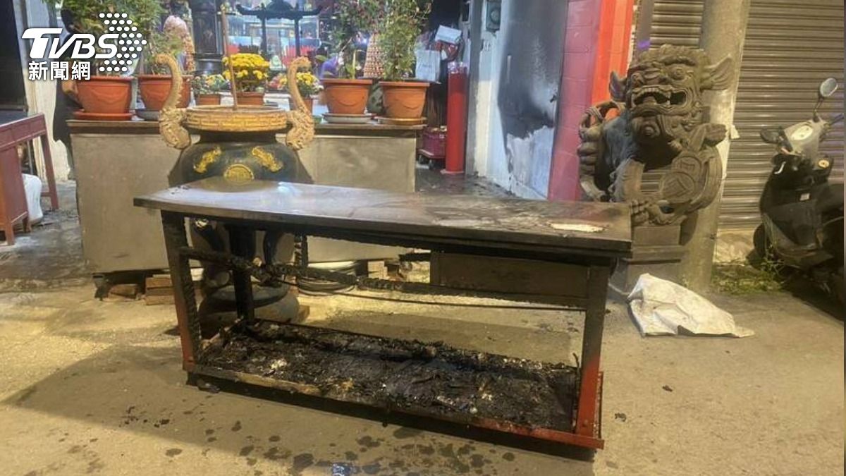張男酒後情緒失控,燒4間土地公廟。 (圖/TVBS)