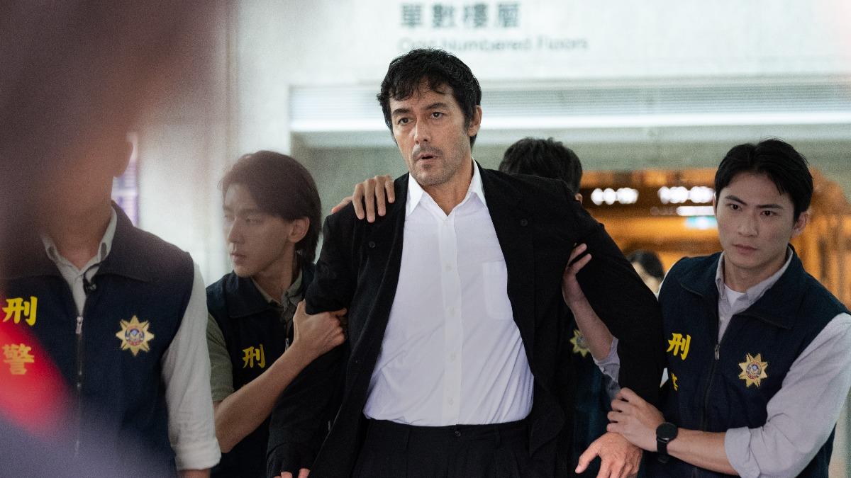 阿部寬抵達台北101「在大廳被逮捕」！　賈靜雯親吐他真實為人