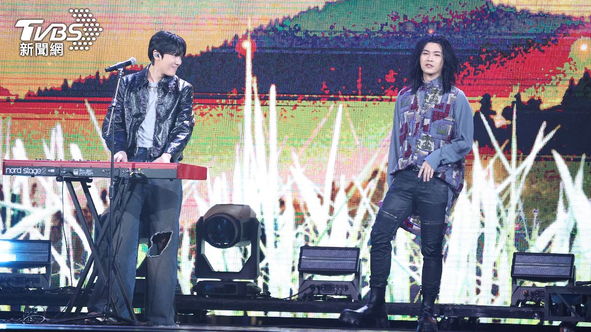 限定組合「宇宙麋人」小巨蛋合體開唱。(圖/張哲鳴攝)